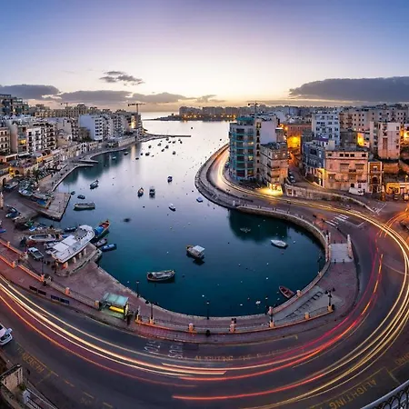 Deluxe With Valletta And Harbour Views דירה סליאמה