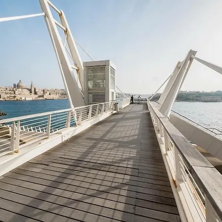 Deluxe With Valletta And Harbour Views *